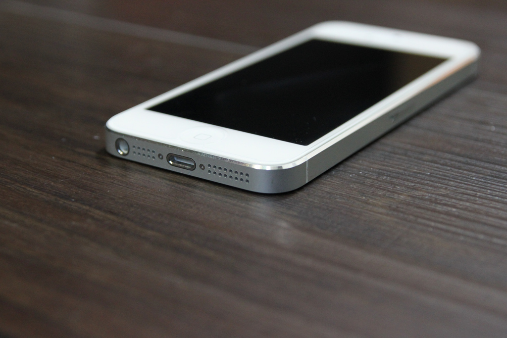 Apple iPhone 5 white