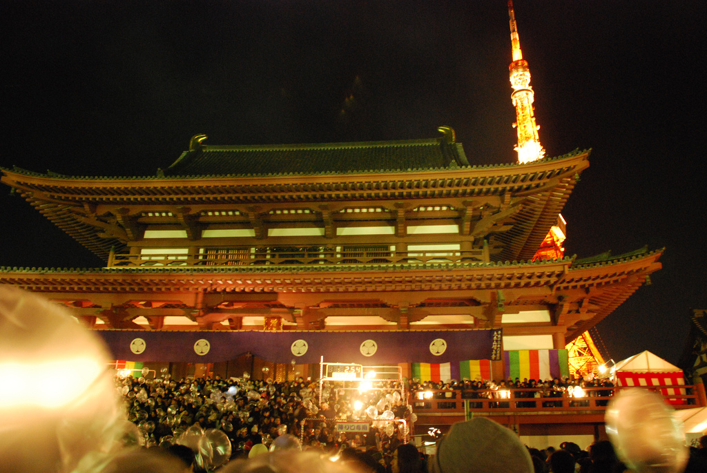 Celebrating New Year by the Zōjō-ji temple Tokyo