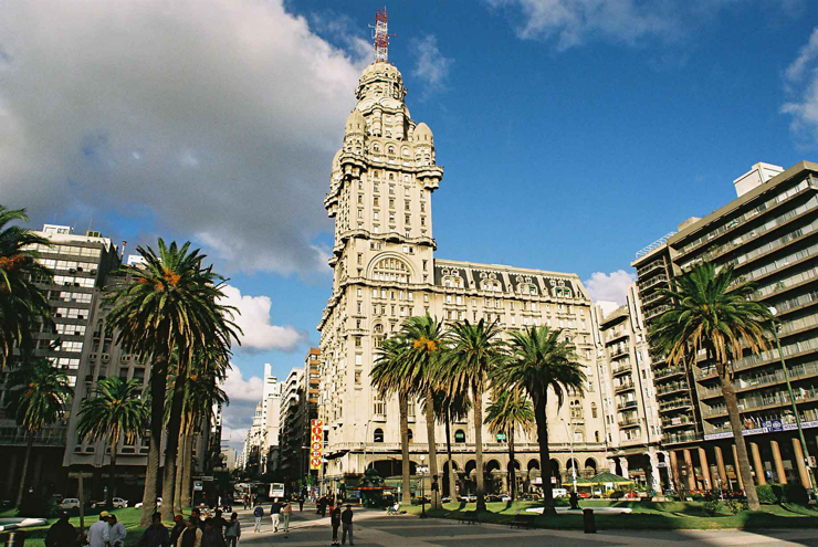 Palacio-Salvo - Latest flights and Travel news Front view of Palacio Salvo in Montevideo