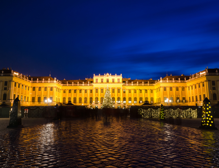 Schonbrunn front view Schonbrunn